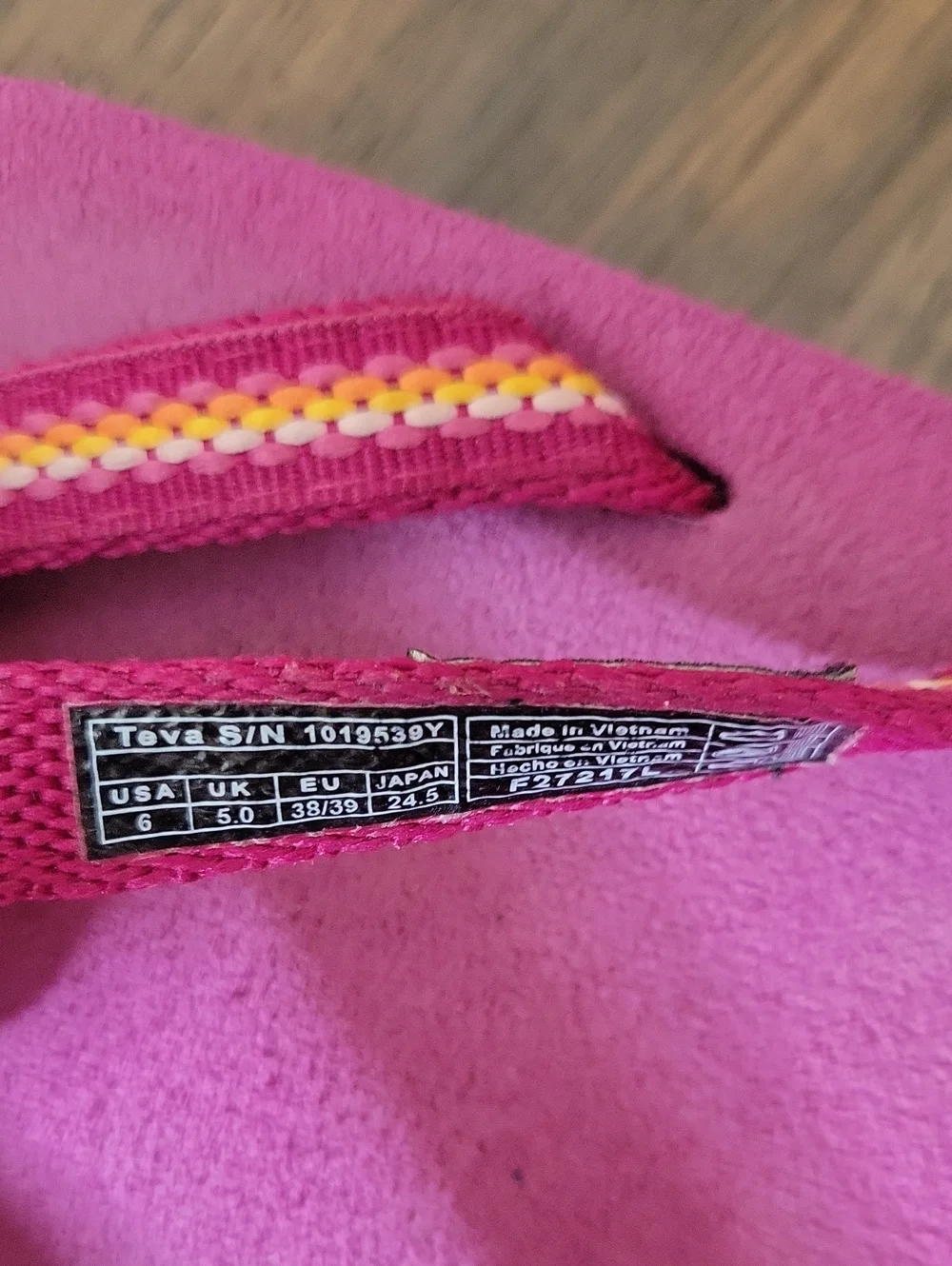 Teva Olowahu Sandals Flip Flops Sz 8